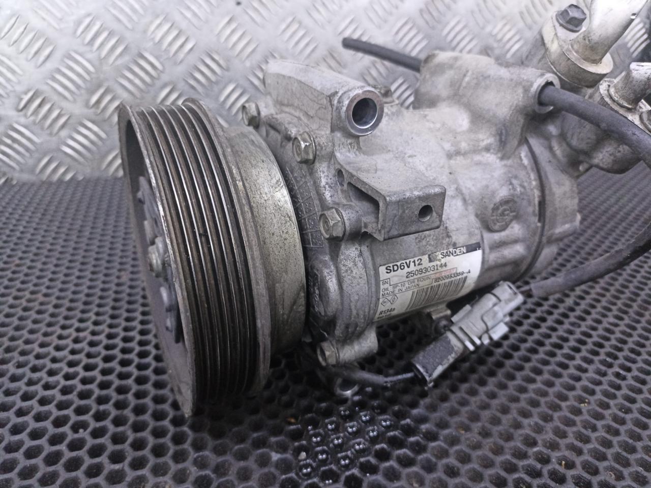 компрессор кондиционера Renault Clio 3 поколение 2007, 8200953359 - фото №1