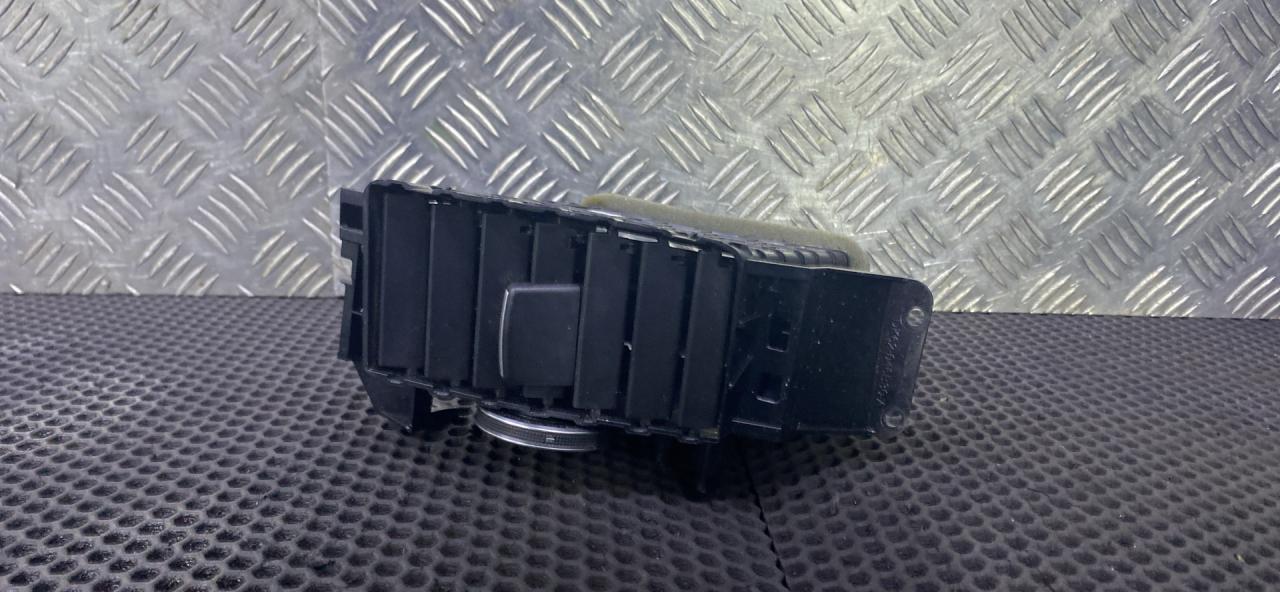 дефлектор обдува салона Land Rover Range Rover Sport 2 поколение (2013 - 2017), DK62-046B30-AB - фото №1