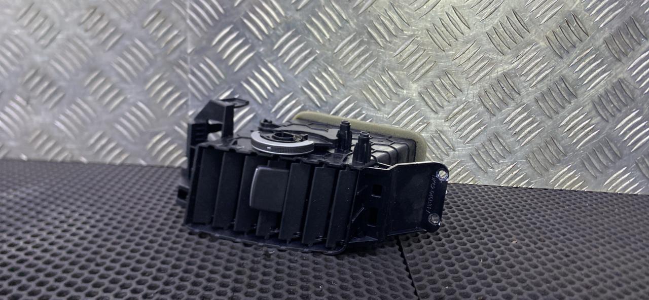 дефлектор обдува салона Land Rover Range Rover Sport 2 поколение (2013 - 2017), DK62-046B30-AB - фото №1