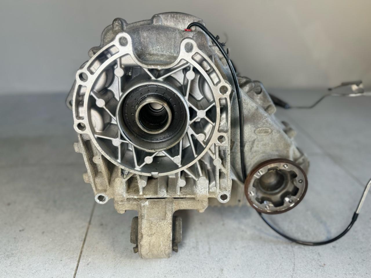 раздаточная коробка Land Rover Range Rover Sport 2 поколение 2017, LR095156 - фото №1