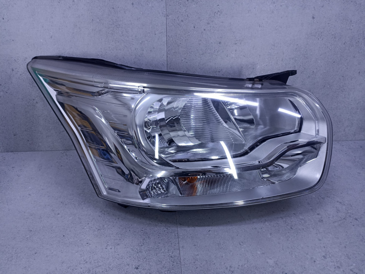 фара правая Ford Transit 8 поколение 2015, BK3113D152AF - фото №1