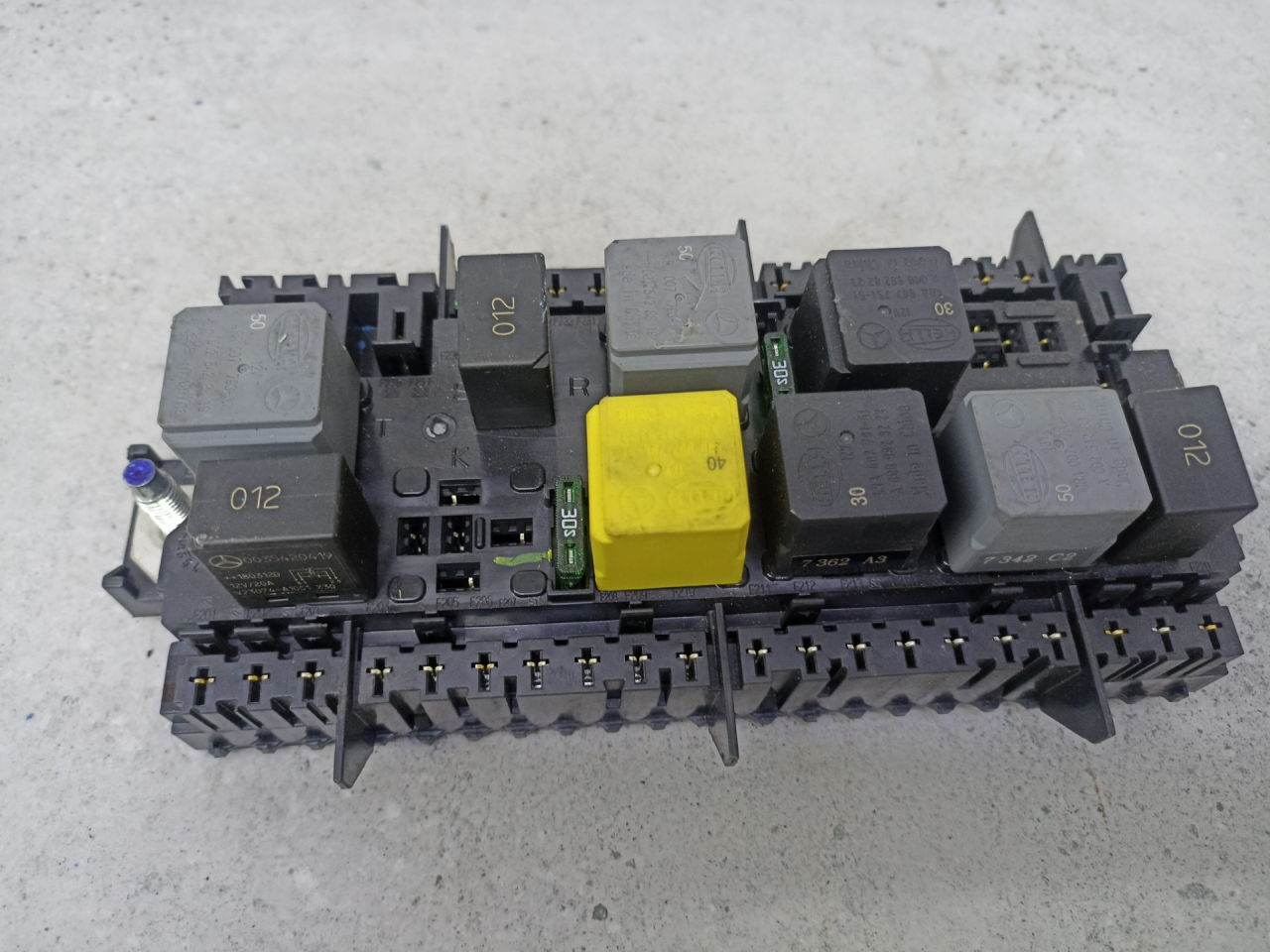 блок предохранителей Mercedes-Benz GLE W166 2018, A1669068201 - фото №1