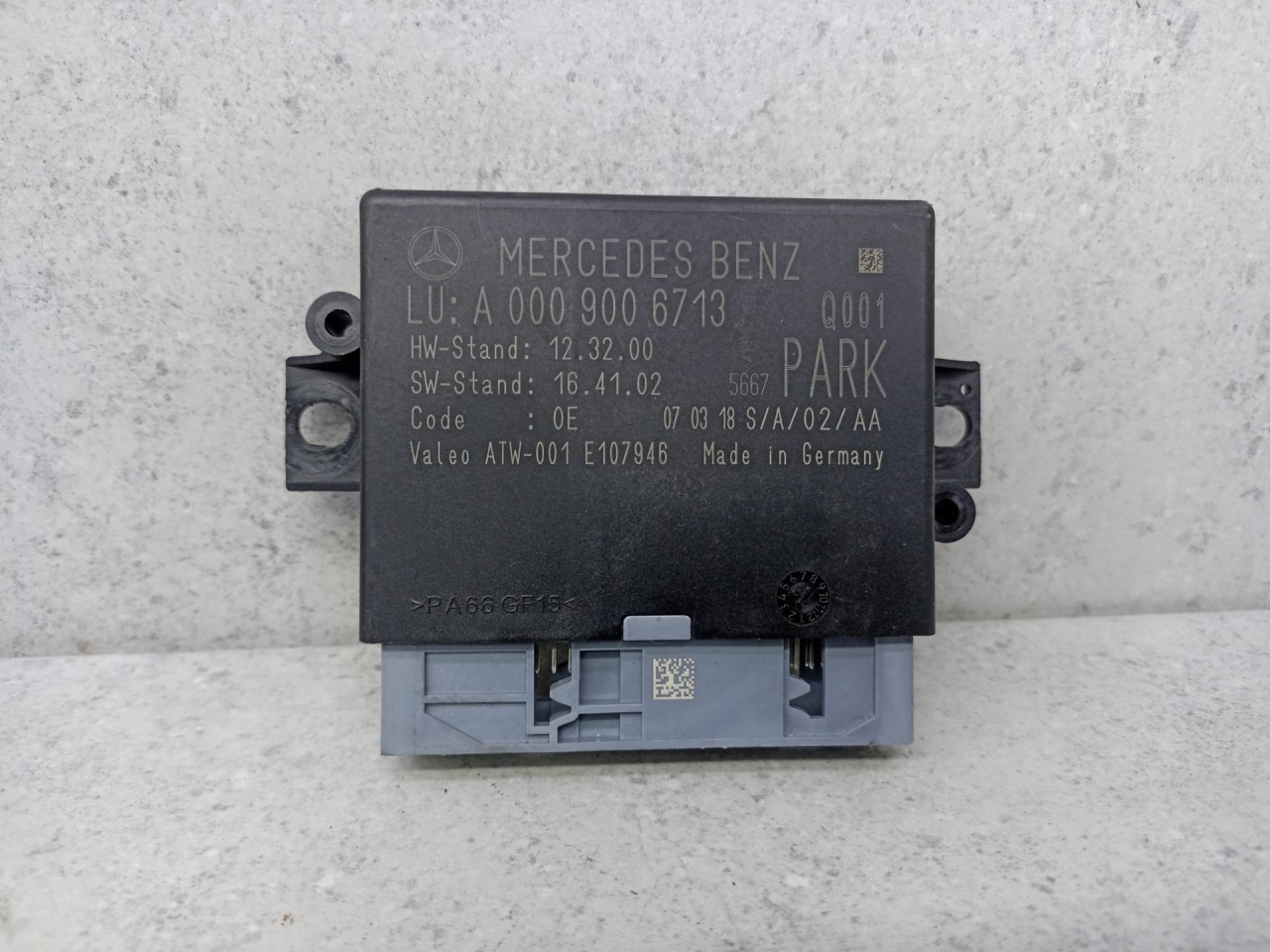 блок управления парктрониками Mercedes-Benz GLE W166 2017, A0009006713 - фото №1
