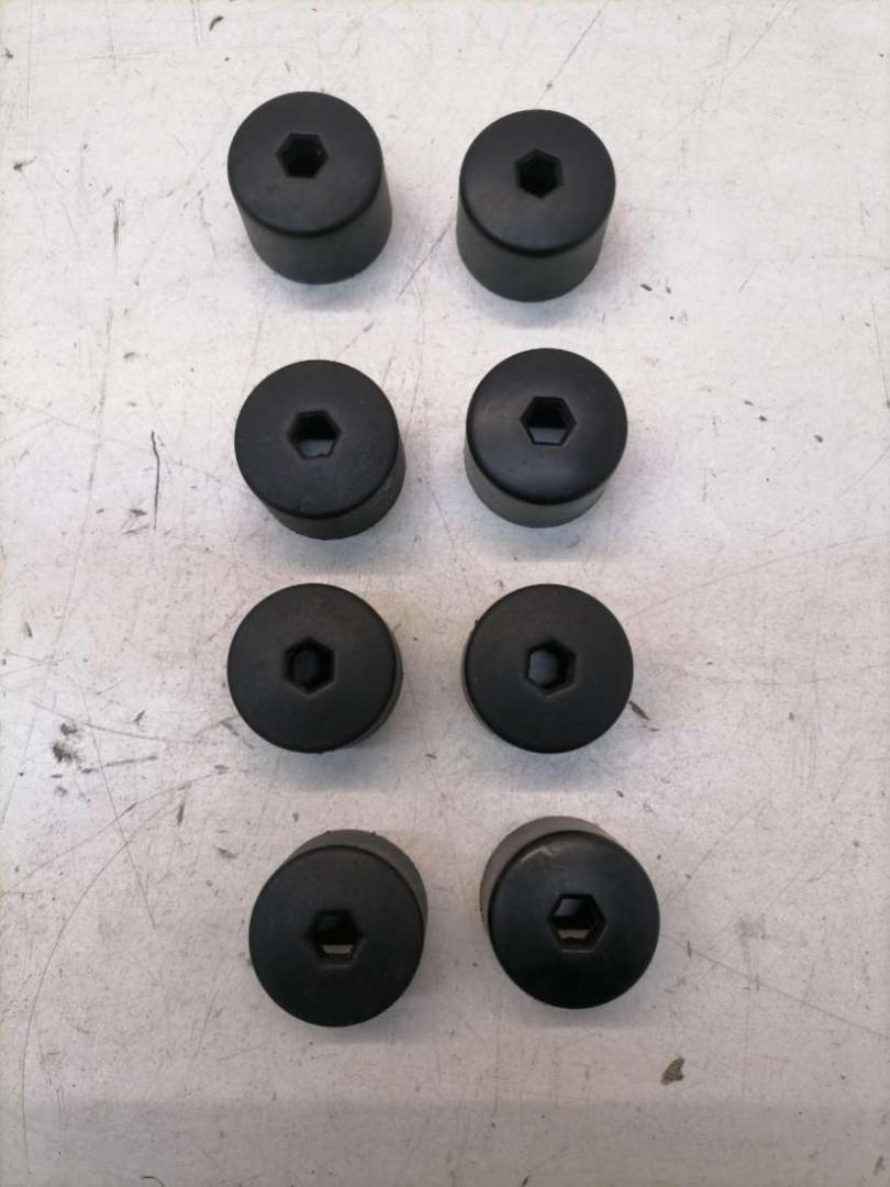 колпак колесный Volkswagen Polo 4 поколение 2002, 1.2 л., бензин, МКПП, 6X0601173 - фото №1