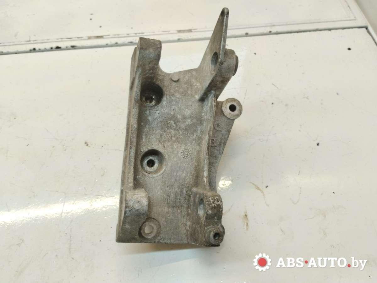 кронштейн генератора Peugeot 307 1 поколение 2004, 2.0 л., дизель, МКПП, хетчбэк 5 дв., 9636301380 - фото №1