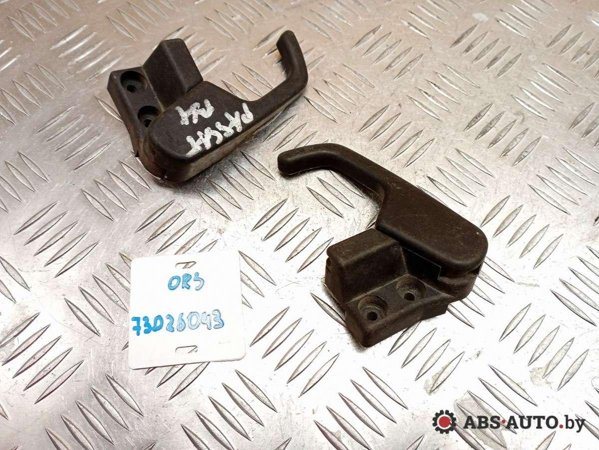 захватный крюк капота Volkswagen Passat B5 2000, 3A1823533 - фото №1