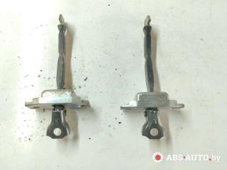 ограничитель открывания двери задней Toyota RAV4 3 поколение (XA30) [рестайлинг] 2010, 2.2 л., 2AD-FTV, дизель, МКПП, внедорожник 5 дв.