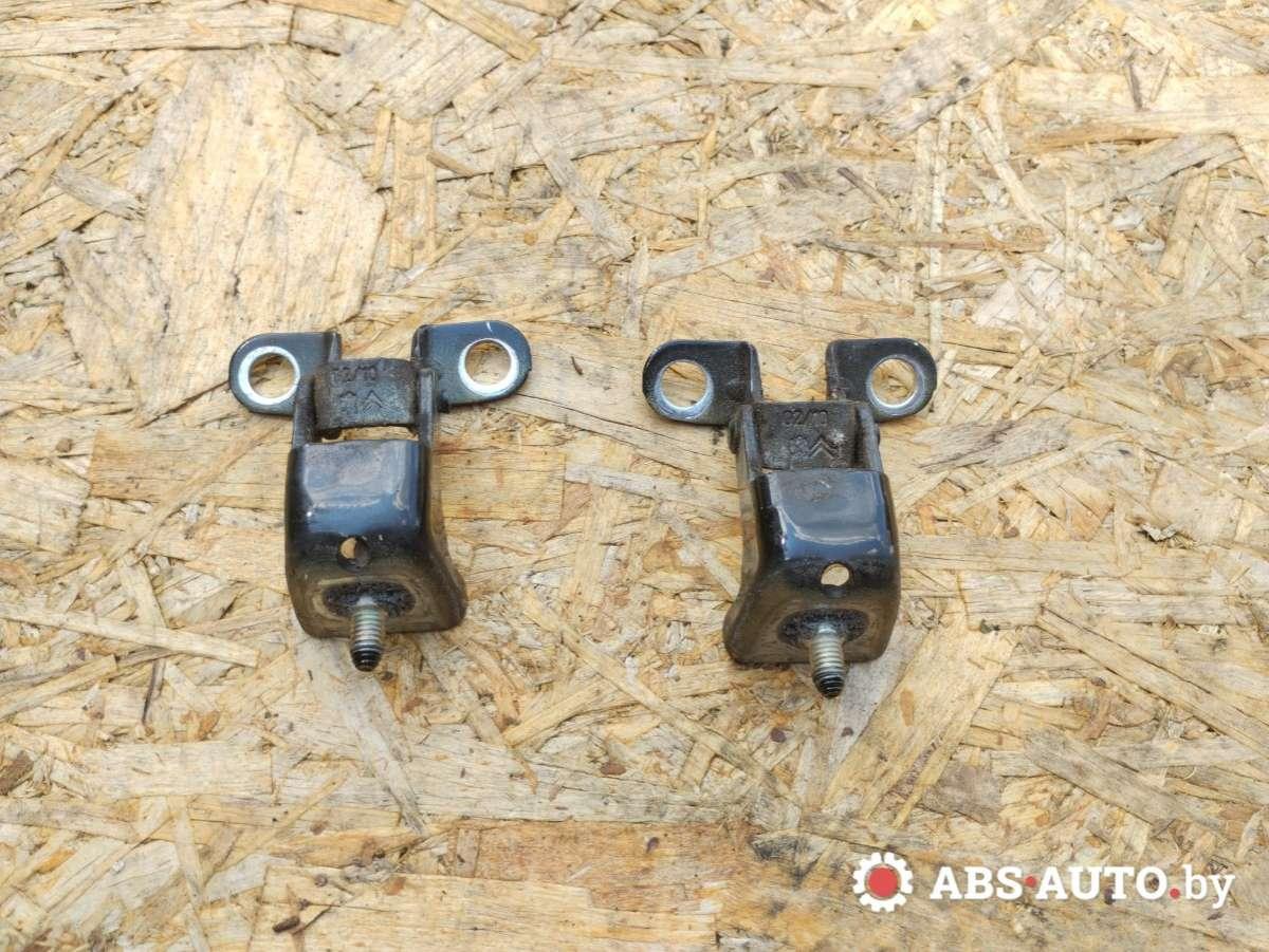 петля крышки багажника Peugeot 308 T7 2010, 1.6 л., бензин, АКПП, хетчбэк 5 дв., 573420, 841098 - фото №1