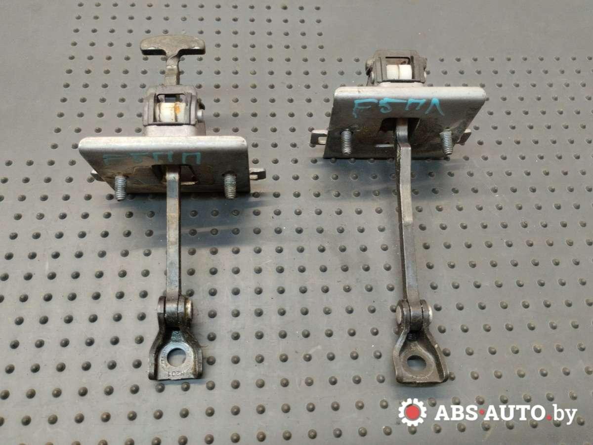 ограничитель открывания двери Peugeot 308 T7 2008, 1.4 л., бензин, МКПП, хетчбэк 5 дв. - фото №1