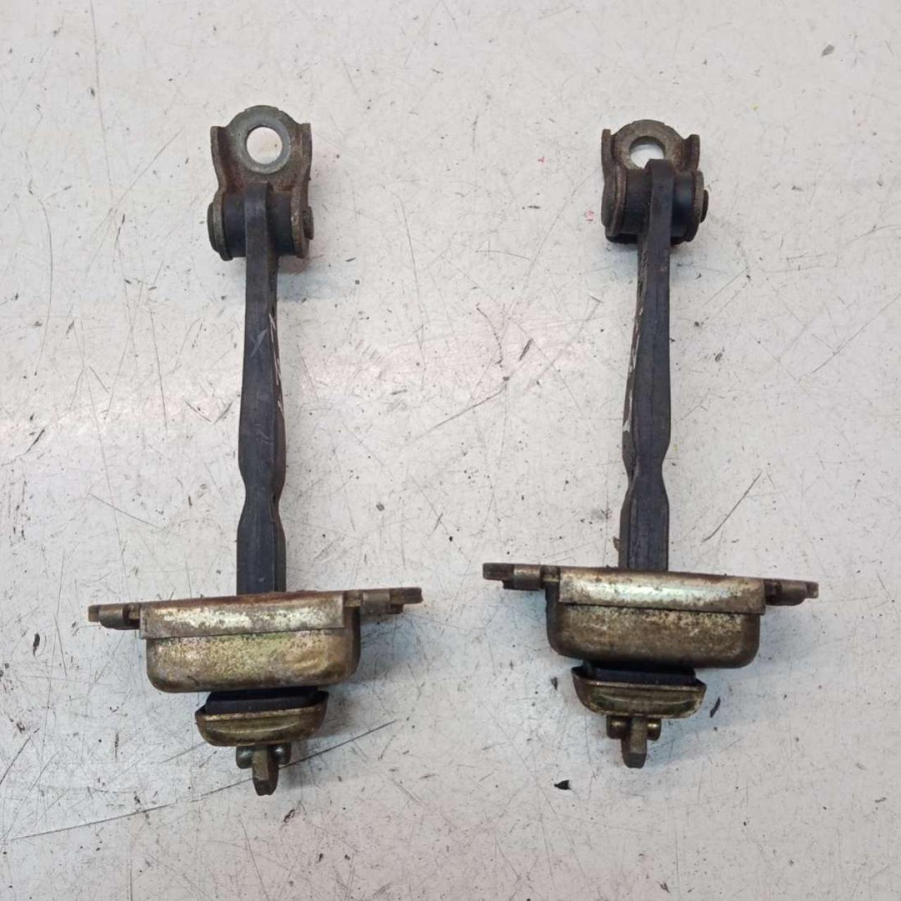 ограничитель открывания двери задней Nissan Primera P12 2004, 2.2 л., дизель, МКПП, универсал - фото №1