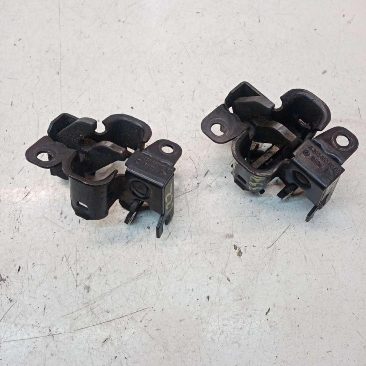 замок капота Mercedes-Benz E-Класс W211/S211 2004, 2.2 л., дизель, универсал, A2038800060 - фото №1