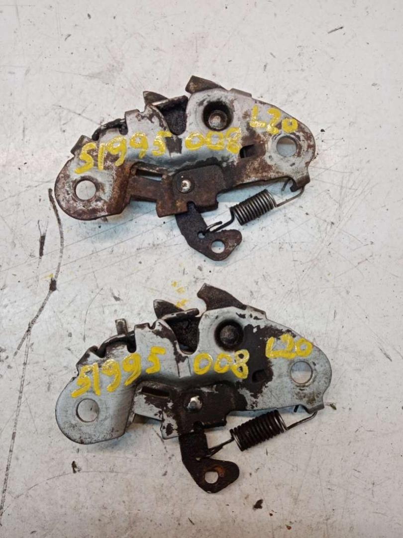 замок капота Peugeot 406 1 поколение 1998, 1.8 л., LFY, бензин, МКПП, седан - фото №1