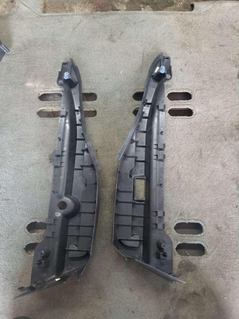 Кронштейн полки багажника Renault Laguna 3 поколение 2009, 2.0 л., дизель, МКПП, хетчбэк 5 дв. - фото №1