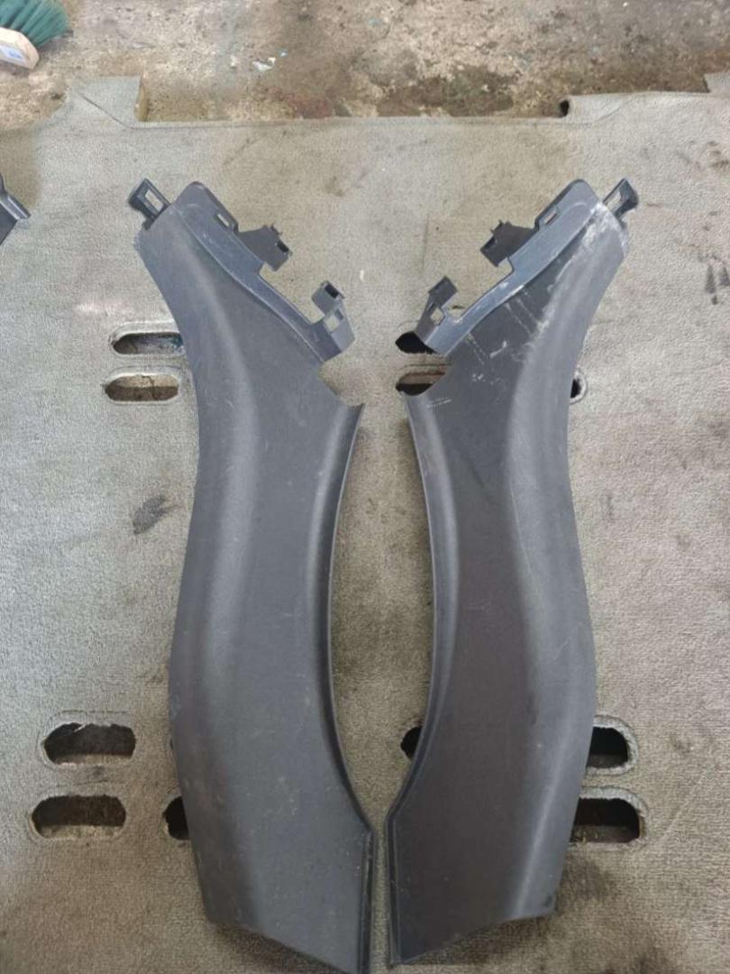 обшивка стойки Renault Laguna 3 поколение 2009, 2.0 л., дизель, МКПП, хетчбэк 5 дв. - фото №1