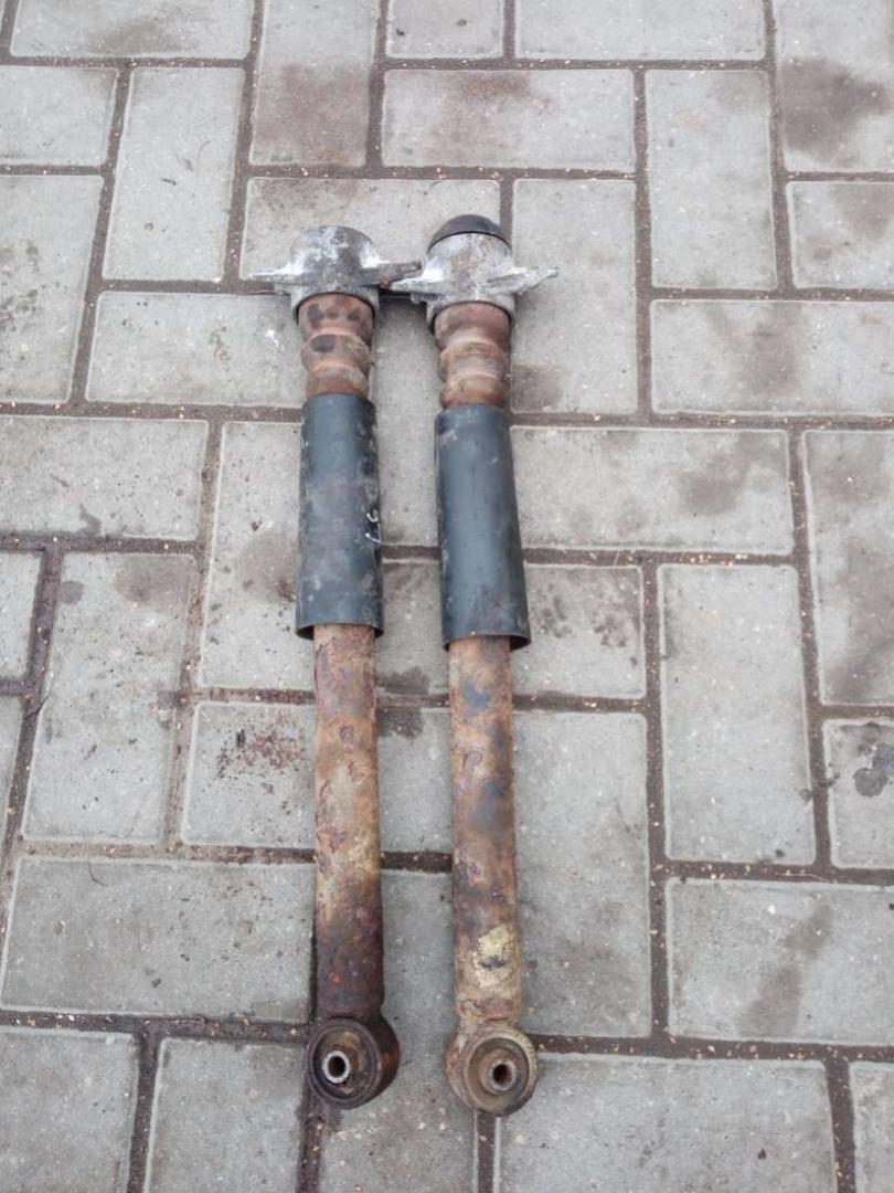 амортизатор задний Volkswagen Polo 4 поколение 2002, 1.2 л., бензин, МКПП - фото №1