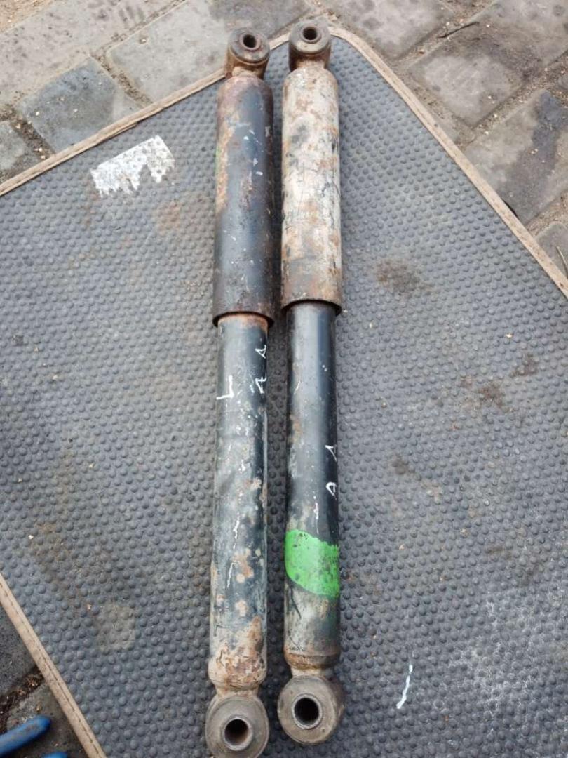 амортизатор задний SEAT Alhambra 1 поколение 2000 - фото №1