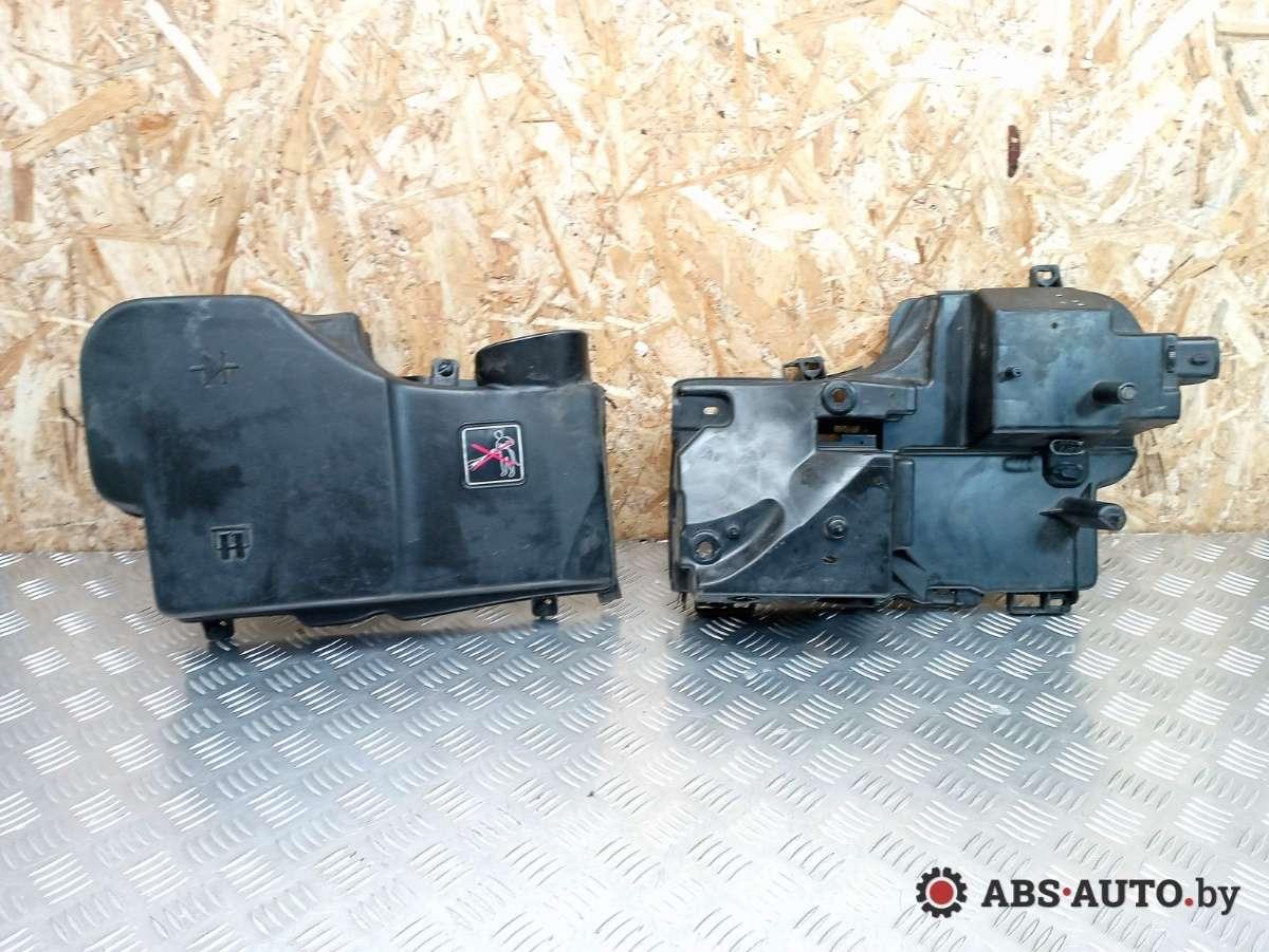 короб предохранителей Citroen C5 2 поколение 2009, 2.2 л., дизель, МКПП, универсал, 9659032080, 9659031380 - фото №1