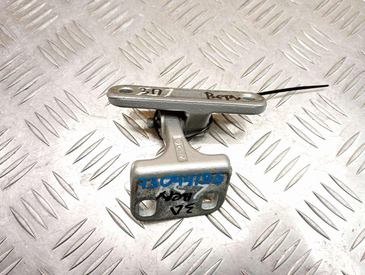 петля двери Mercedes-Benz S-Класс W220 2002, 3.2 л., дизель, АКПП, седан - фото №1