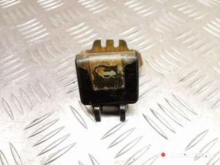 захватный крюк капота Mazda 323F BA 1998