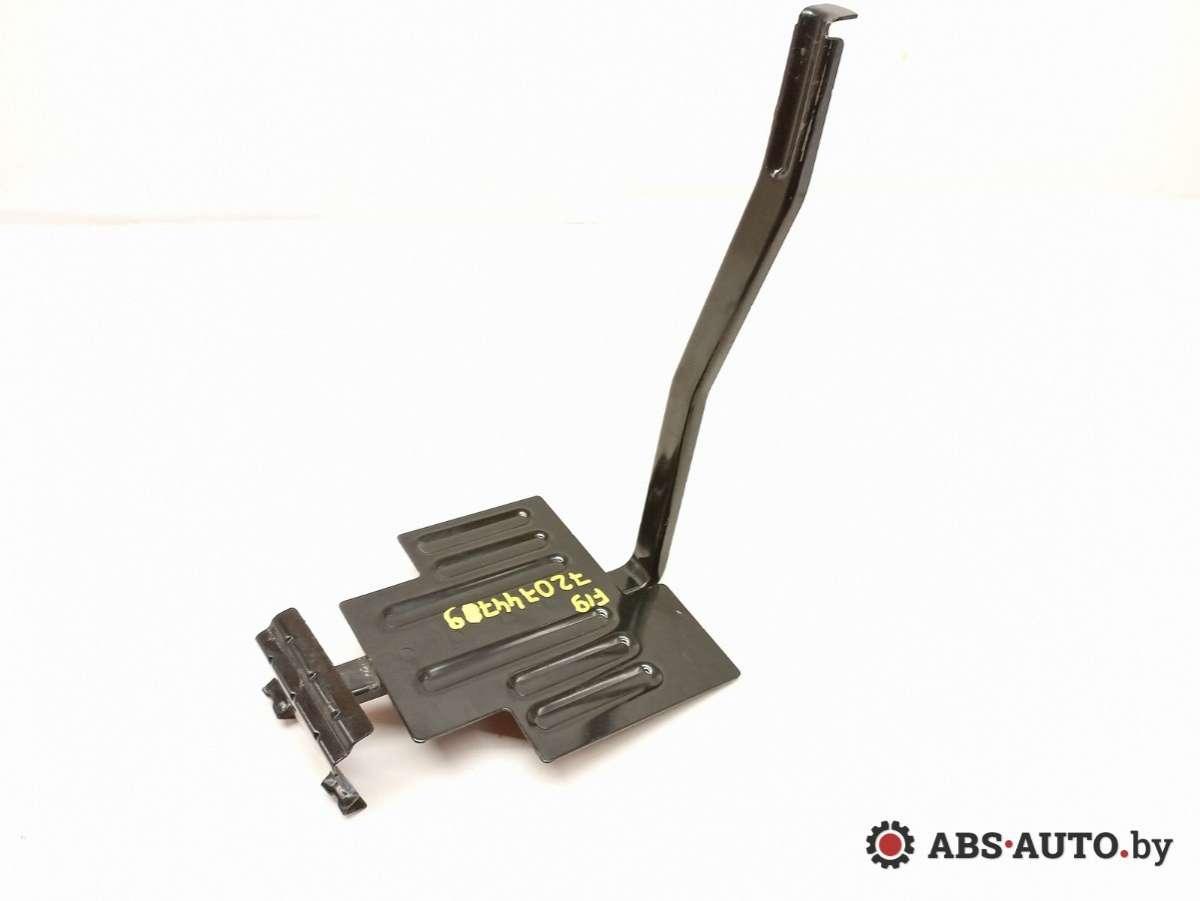 крышка аккумулятора Opel Mokka 1 поколение 2015, 1.6 л., B 16 XER, бензин, МКПП - фото №1