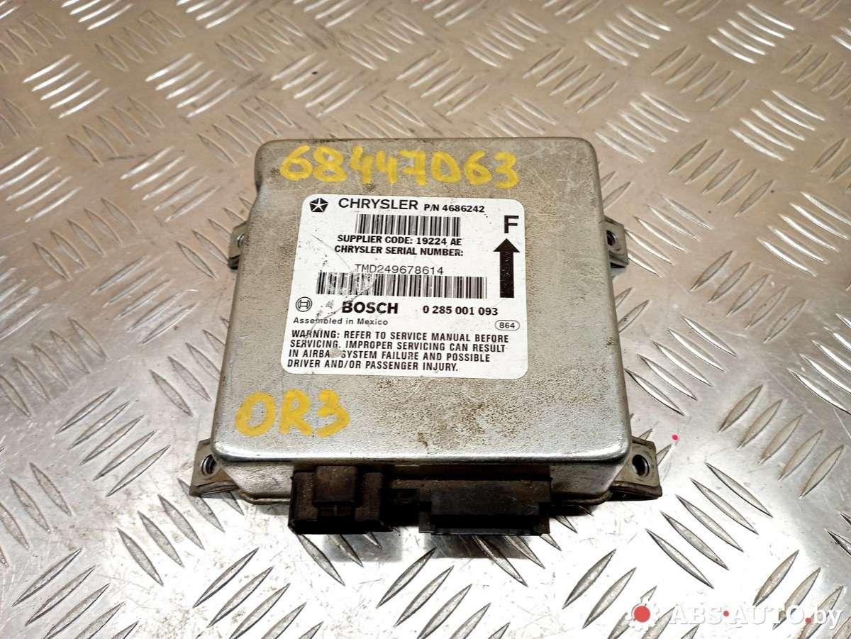 блок AirBag Chrysler Voyager 3 поколение 2000, 0285001093, 4686242 - фото №1