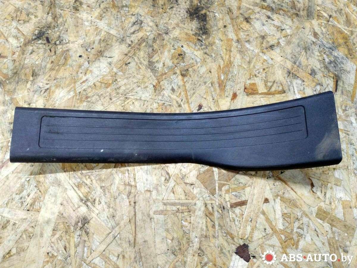 накладка на порог Mercedes-Benz M-Класс W164 2008, 3.0 л., OM642 DE30LA, дизель, АКПП, хетчбэк 5 дв., A1646801235, 1646801235 - фото №1