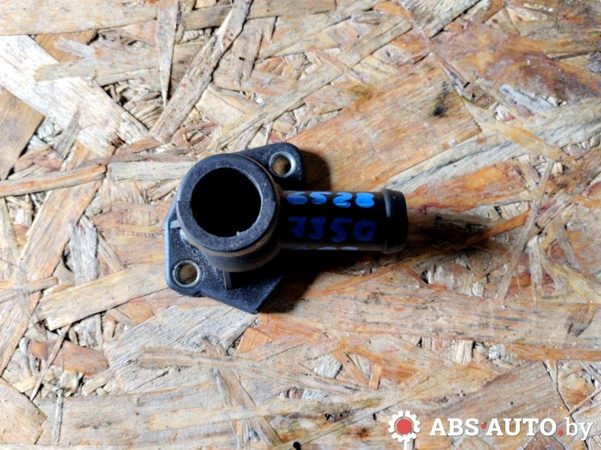 фланец (тройник) системы охлаждения Volkswagen Golf 3 поколение 1997, бензин, 26907, 269078624, 026121144B, 026121144F, 026121145A, 26121144B, 26121144F, 26121145A, 26121145F, 026121145 - фото №1