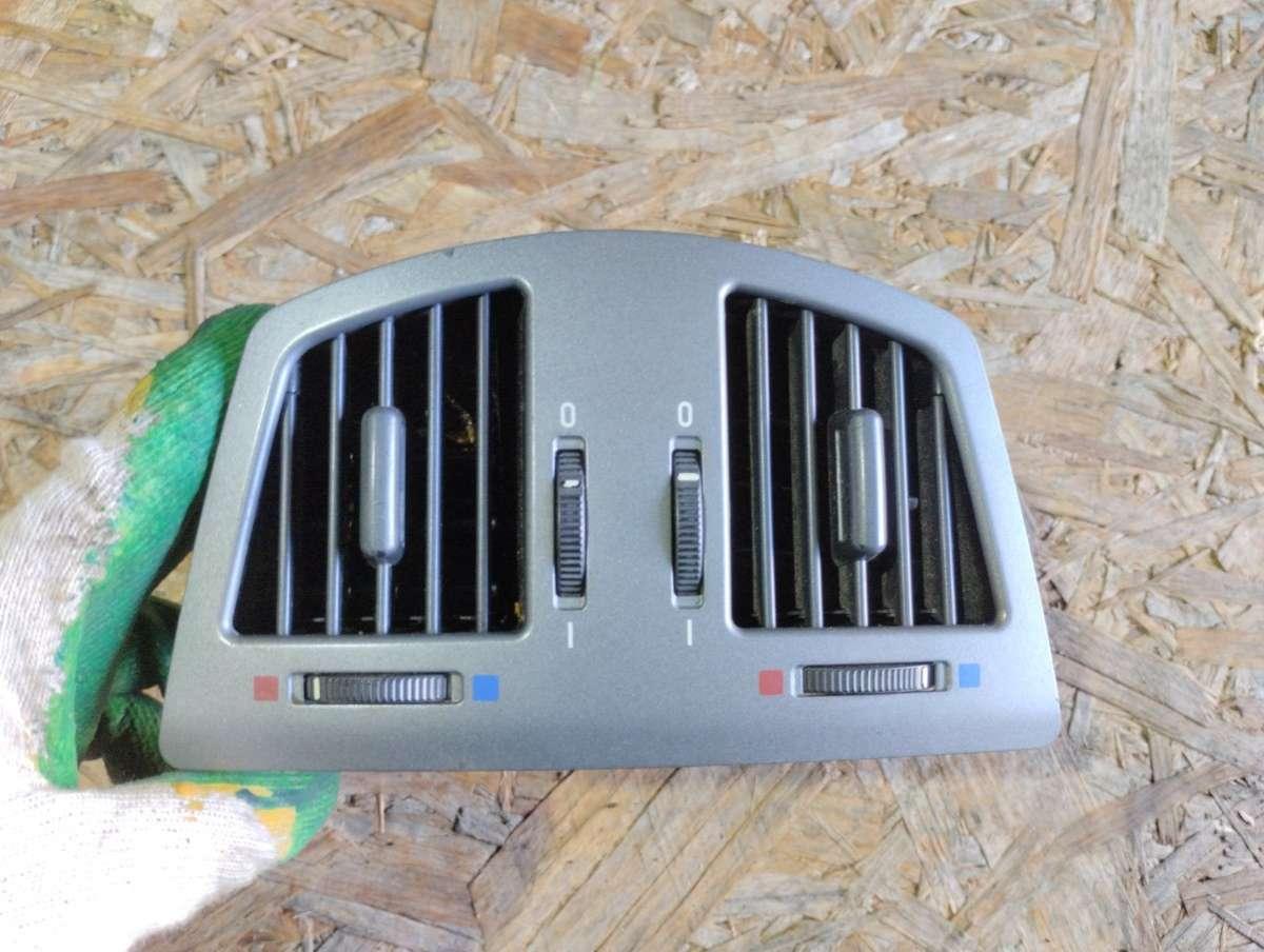 дефлектор обдува салона BMW 7 серия E65/E66/E67 2004, 4.4 л., бензин, АКПП, седан, 14121810, 64227002395, 8385257 - фото №1