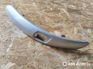 молдинг переднего бампера Volkswagen Golf 5 поколение 2007, 5M0807717