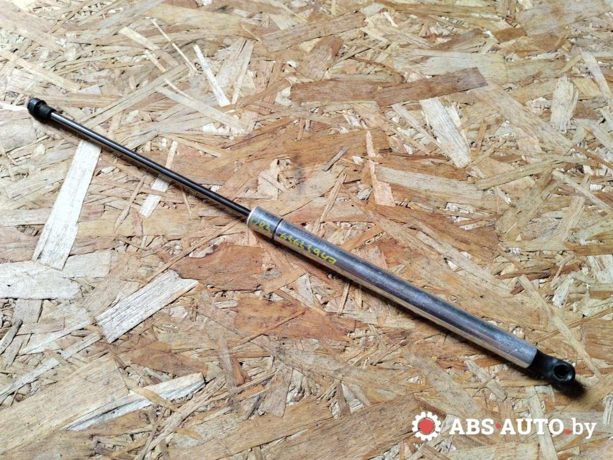 амортизатор капота Volkswagen Golf 4 поколение 2005 - фото №1