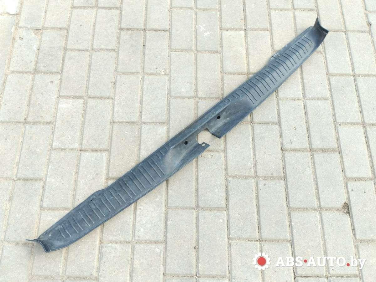 накладка внутренняя на заднюю панель кузова Ford Mondeo 2 поколение 1998, универсал, 93BBN40374ADW - фото №1