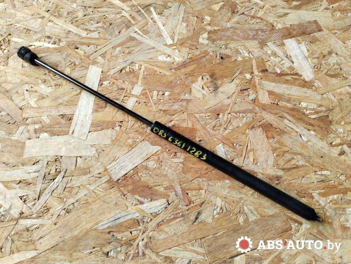 амортизатор крышки багажника (3-5 двери) Volkswagen Golf 3 поколение 1998, 1H0827550 - фото №1