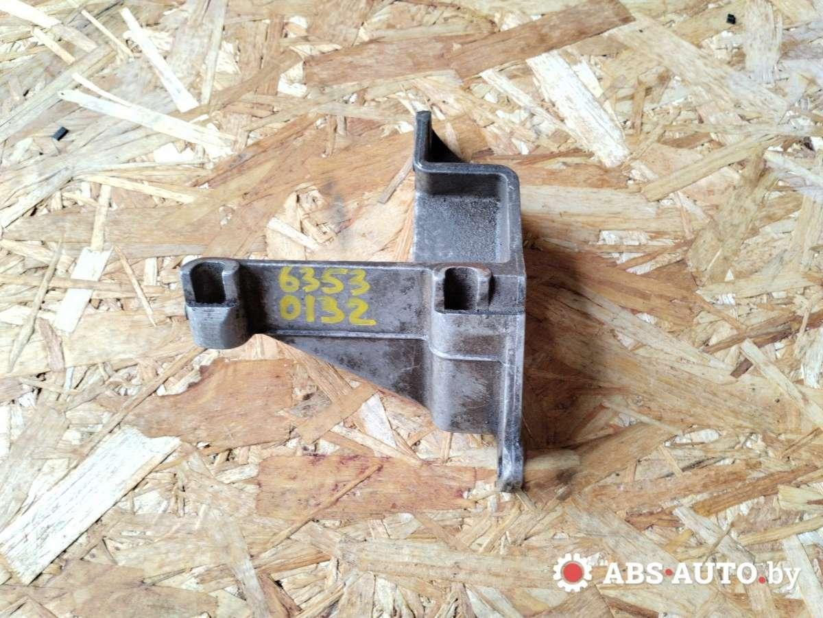 кронштейн гидроусилителя Volkswagen Passat B3 1993, 027145531 - фото №1