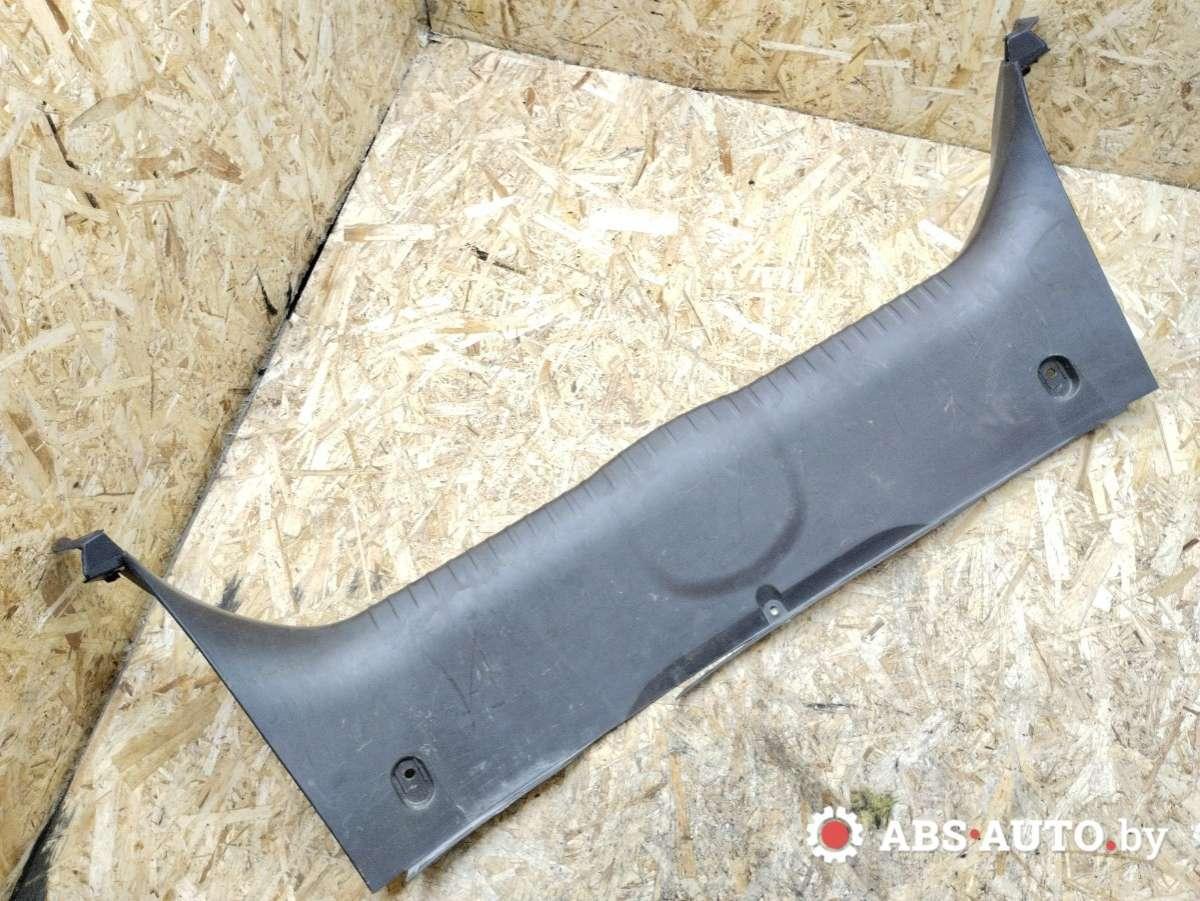 накладка внутренняя на заднюю панель кузова Peugeot 308 T7 2008, 1.4 л., бензин, МКПП, хетчбэк 5 дв., 9681642777 - фото №1