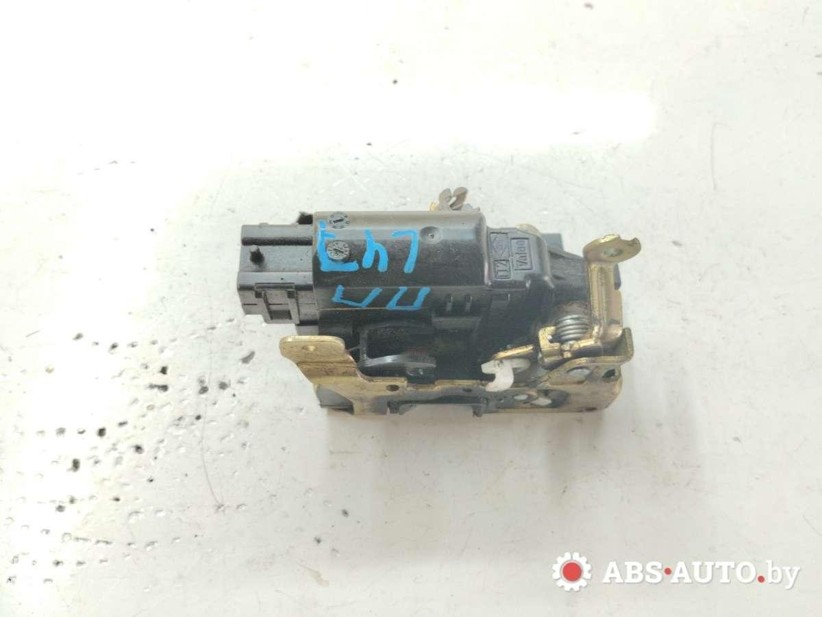 замок двери передней правой Renault Kangoo 1 поколение 2003, 1.5 л., дизель, МКПП - фото №1