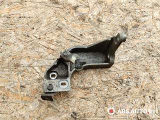 кронштейн двигателя Volvo V40 1 поколение [рестайлинг] 2002, 1.9 л., дизель, МКПП, универсал, 8200157461