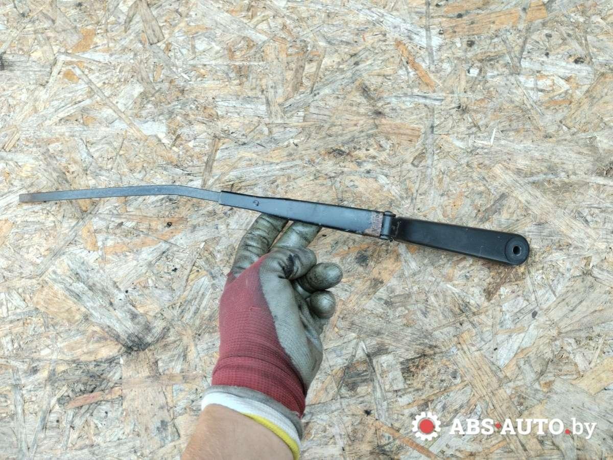 щеткодержатель (поводок стеклоочистителя, дворник) Renault Kangoo 1 поколение 2003, 1.5 л., дизель, МКПП, 7700308795 - фото №1