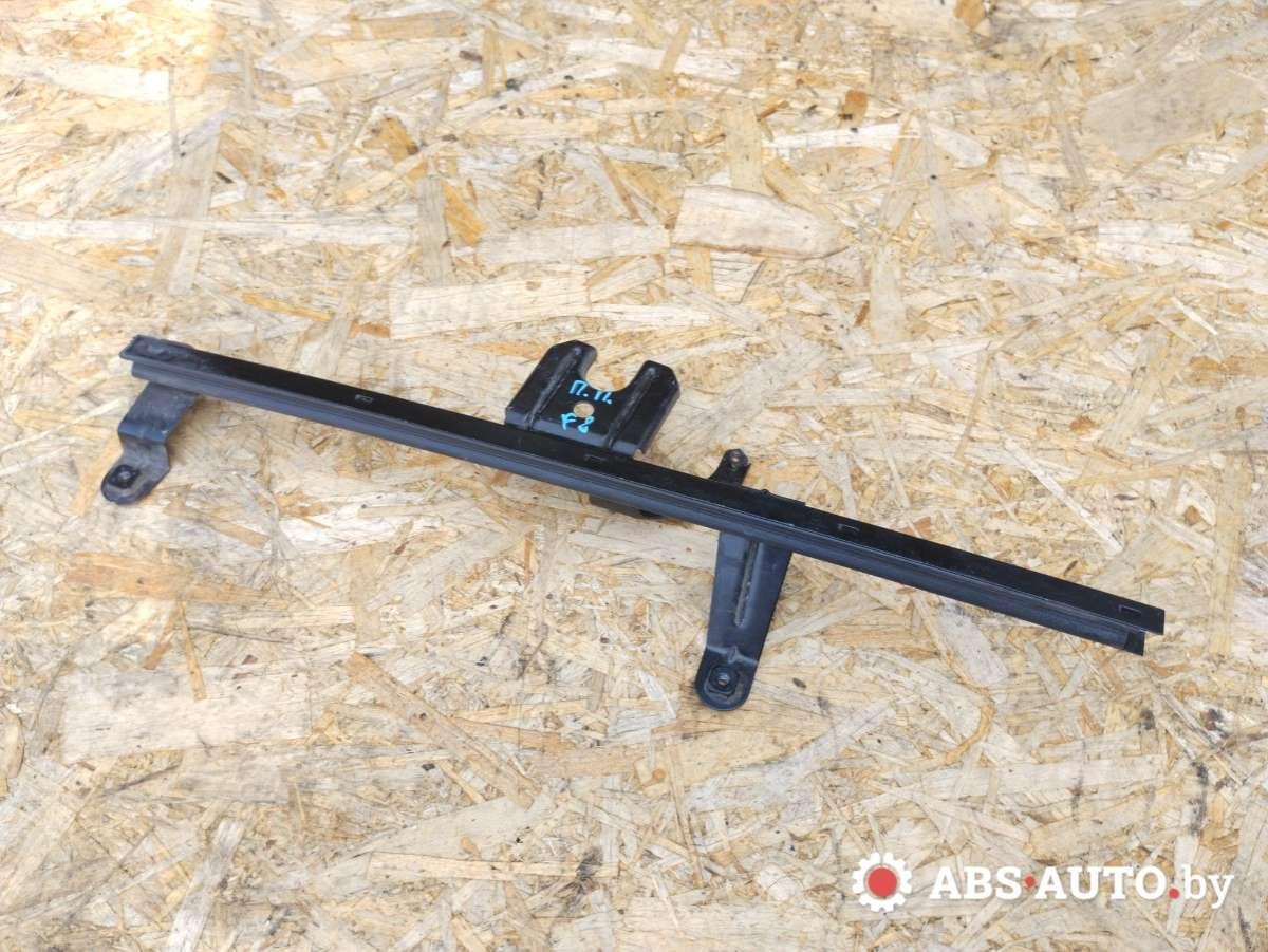 направляющая стекла IVECO Daily 4 поколение 2008, 2.3 л., дизель, МКПП, фургон, 930803D - фото №1