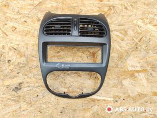 дефлектор обдува салона Peugeot 206 1 поколение [рестайлинг] 2007, 2.0 л., дизель, МКПП, универсал, 9643007477, 9643007377, 9643007277, 9640691577, 9640404777, 9640404677, 9624663577, 9632109177