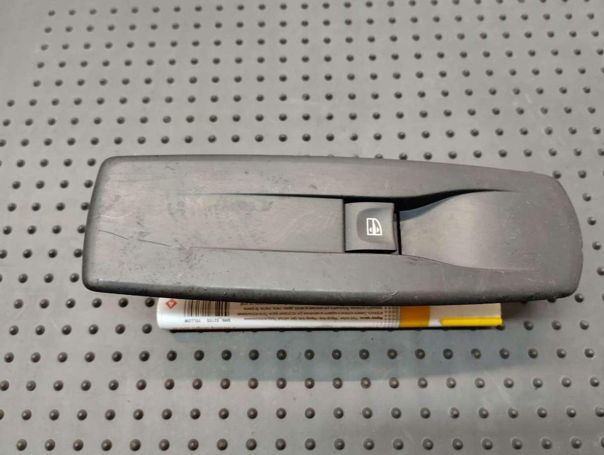 кнопка стеклоподъемника двери Renault Laguna 3 поколение 2009, 2.0 л., дизель, МКПП, хетчбэк 5 дв., 809600004R, 731916H - фото №1