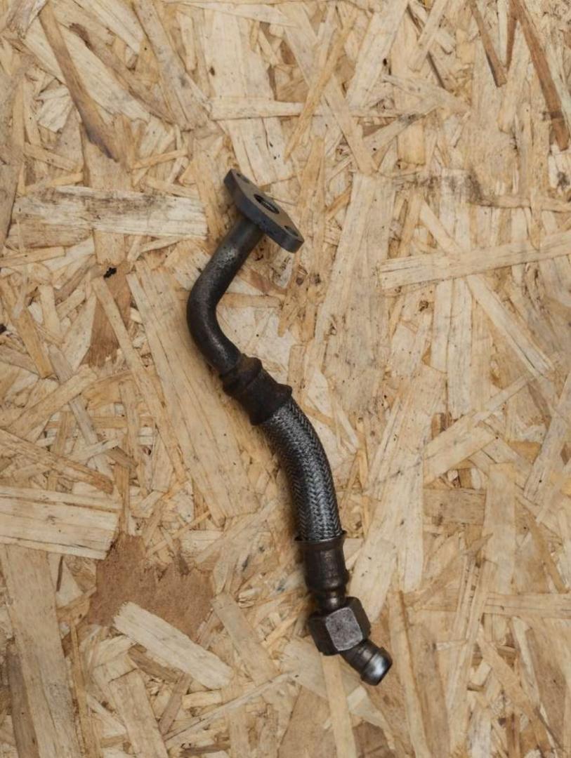 масляная трубка турбины Volkswagen Passat B5 2001, 1.9 л., TDi, дизель, МКПП - фото №1