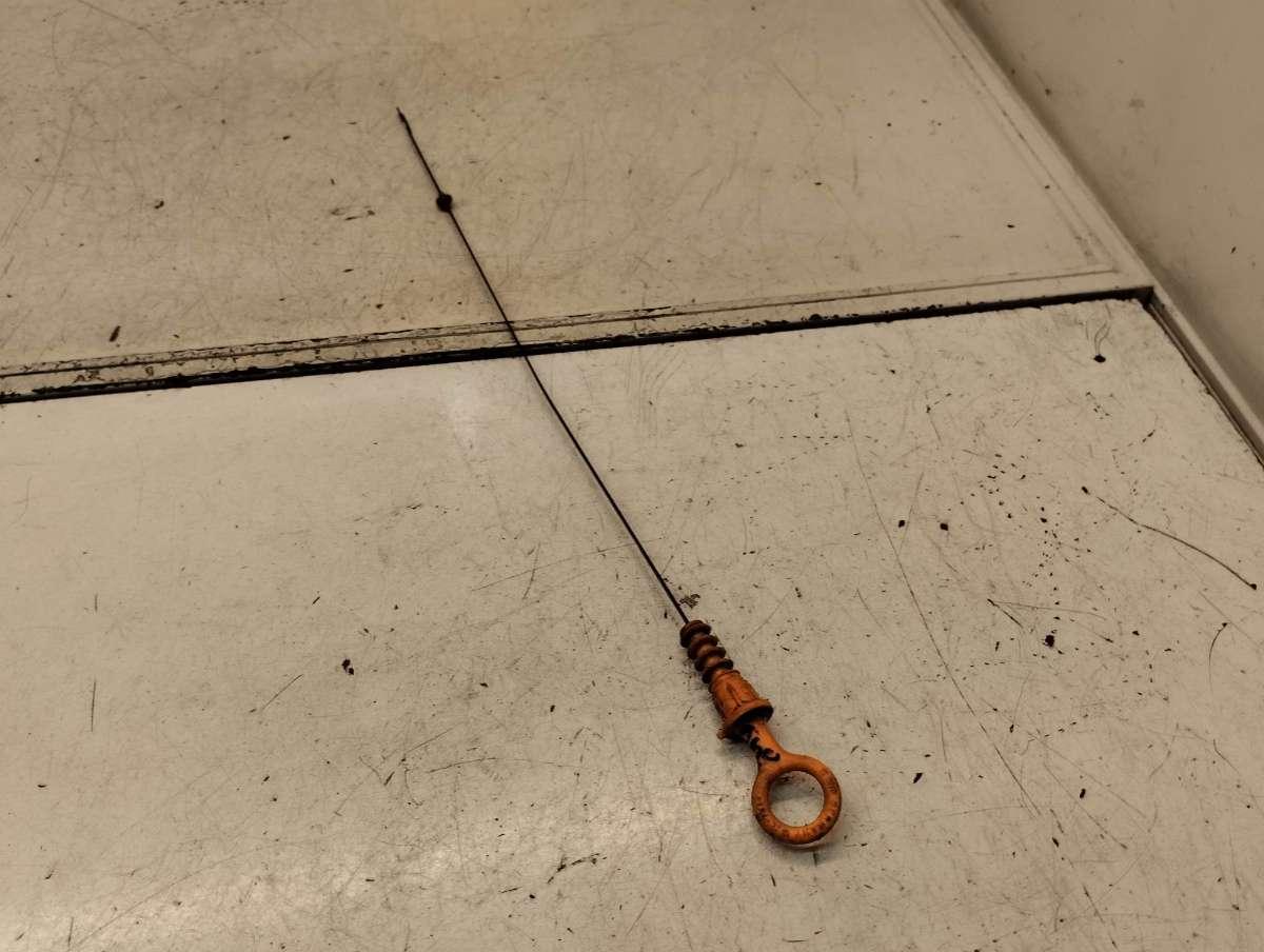 щуп двигателя Volkswagen Passat B5 2001, 1.9 л., TDi, дизель, МКПП, 038115611, 038115611B - фото №1