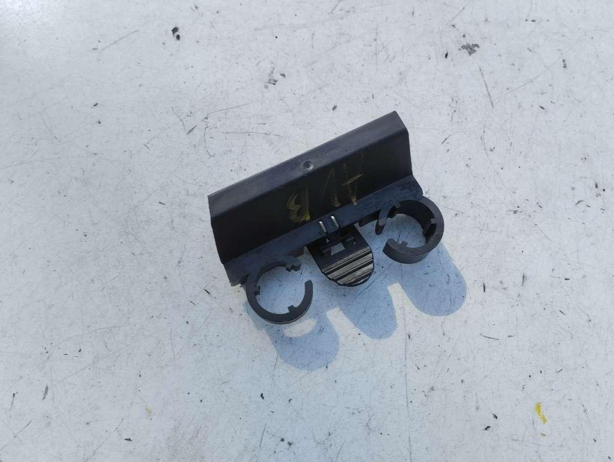 кронштейн (крепление) Volkswagen Passat B5 2001, 1.9 л., TDi, дизель, МКПП, 8E0971845M - фото №1