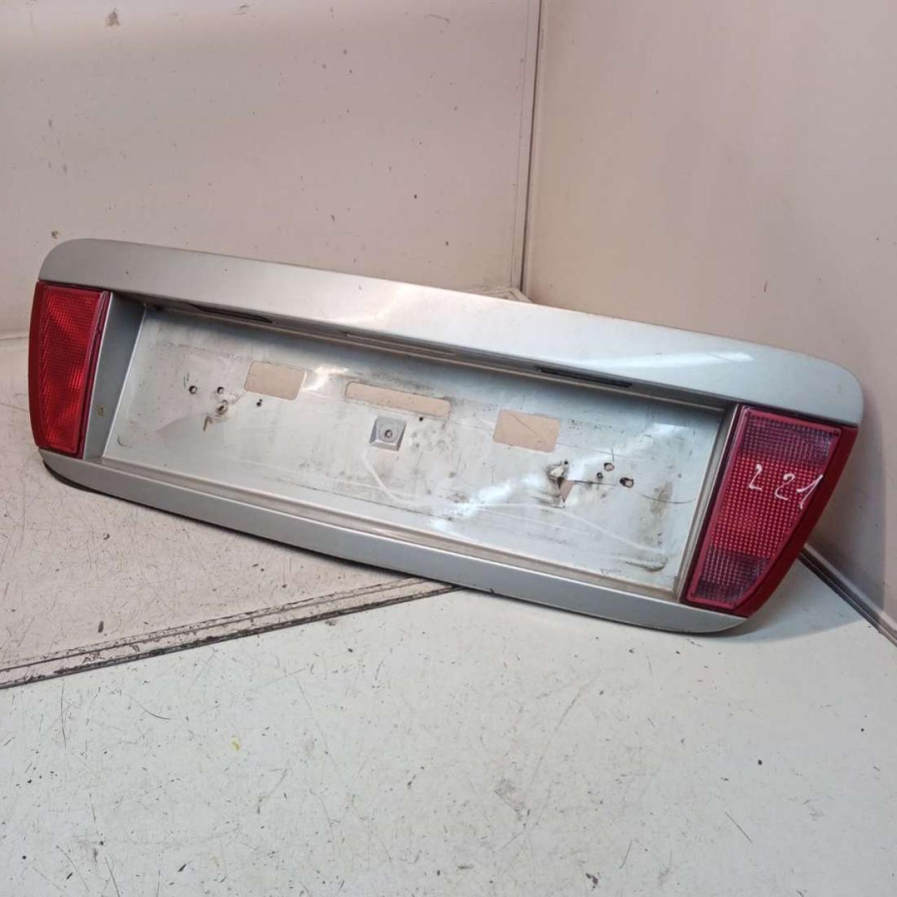 подсветка номера Nissan Primera P12 2004, 2.2 л., дизель, МКПП, универсал, 90810AU400 - фото №1