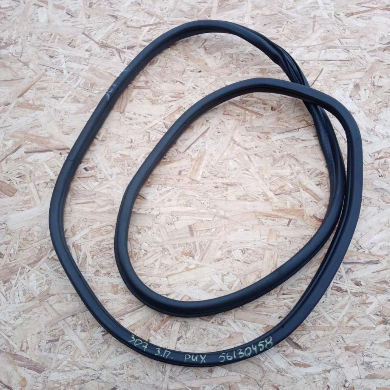 уплотнитель двери Peugeot 307 1 поколение 2002, МКПП, K1211242, 9634451780, M161150 - фото №1