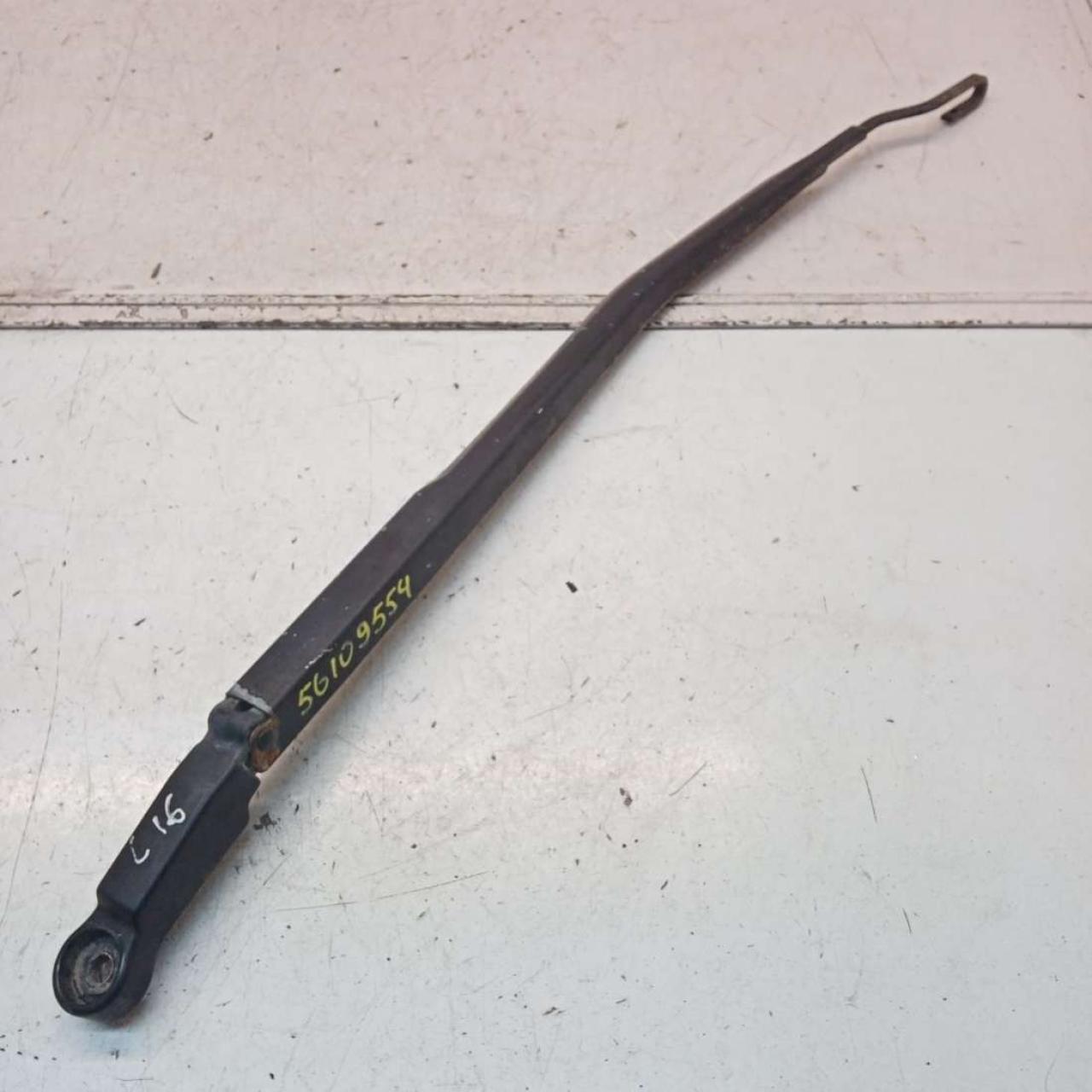 щеткодержатель (поводок стеклоочистителя, дворник) Nissan Primera P12 2004, 2.2 л., дизель, МКПП, хетчбэк 5 дв., 80008637 - фото №1