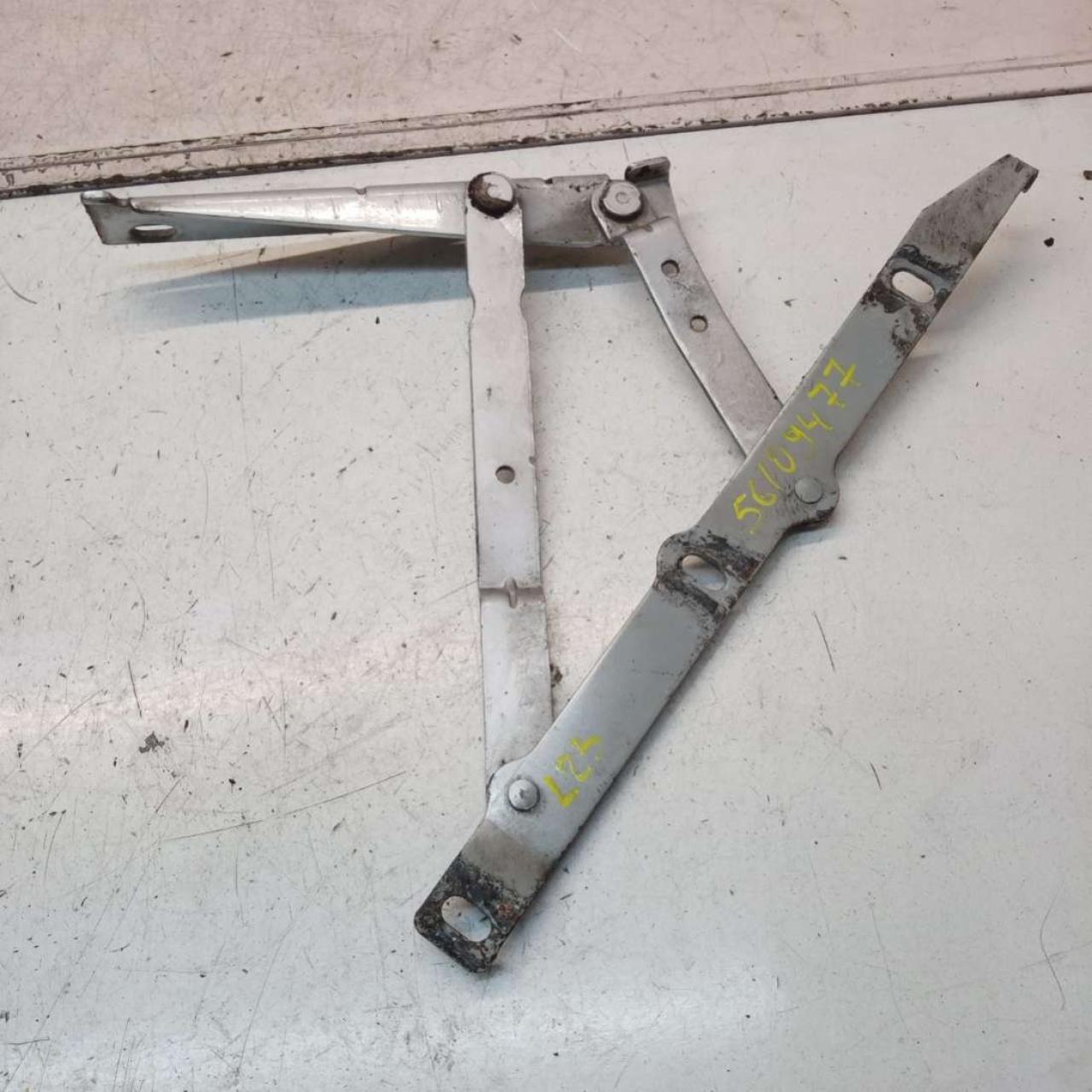 петля капота левая Mercedes-Benz Vito W638 2001, 2.2 л., OM 611.980, дизель, МКПП, микроавтобус - фото №1