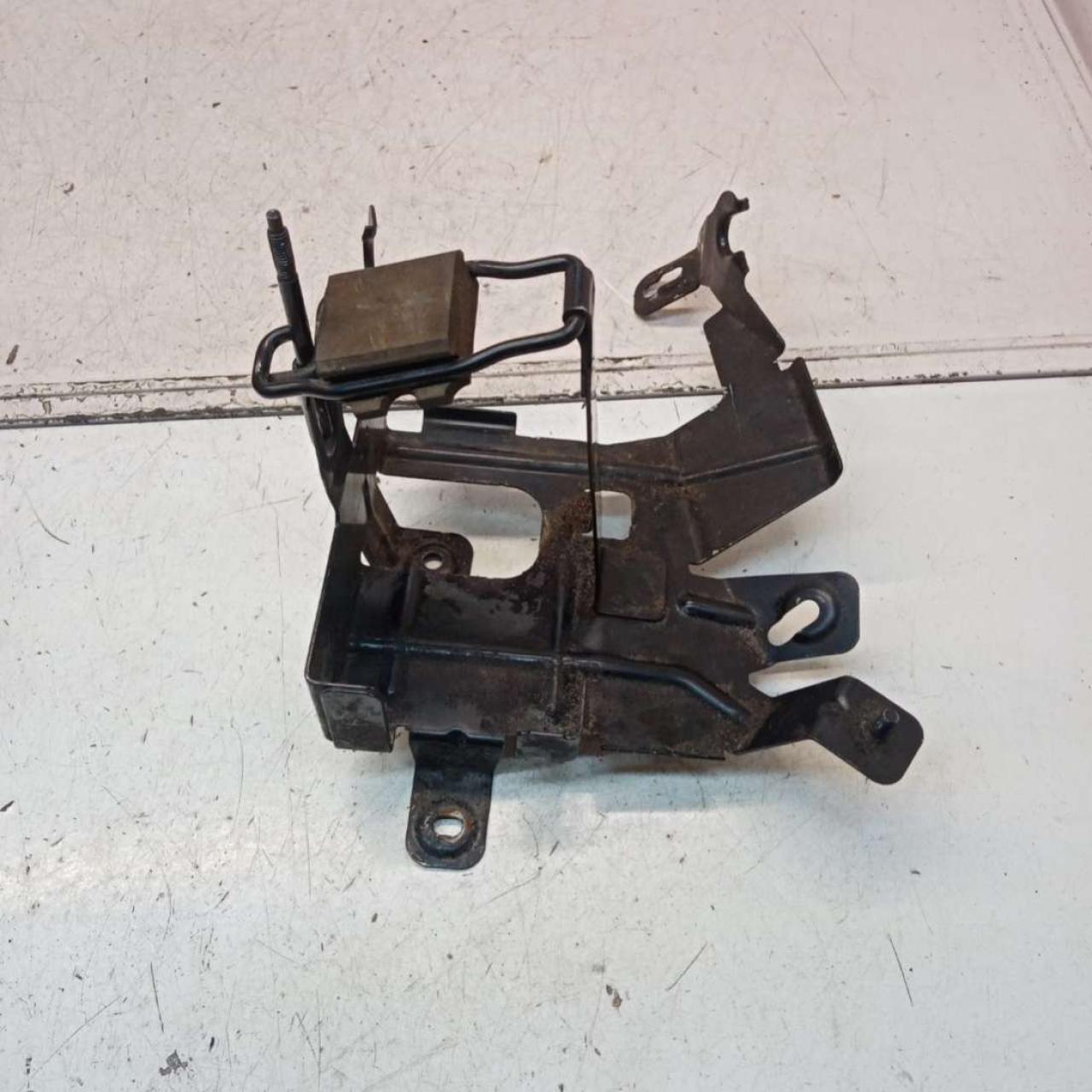 крепление аккумулятора Mercedes-Benz E-Класс W211/S211 2004, 2.2 л., дизель, универсал, 2115454440 - фото №1