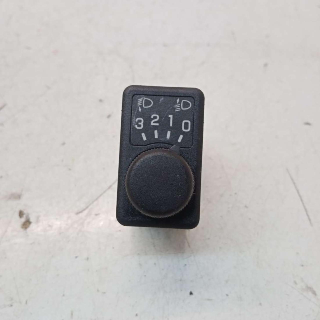 кнопка корректора фар Nissan Primera P12 2004, 2.2 л., дизель, МКПП, хетчбэк 5 дв., 25190AV600, 37044A, 36934A - фото №1