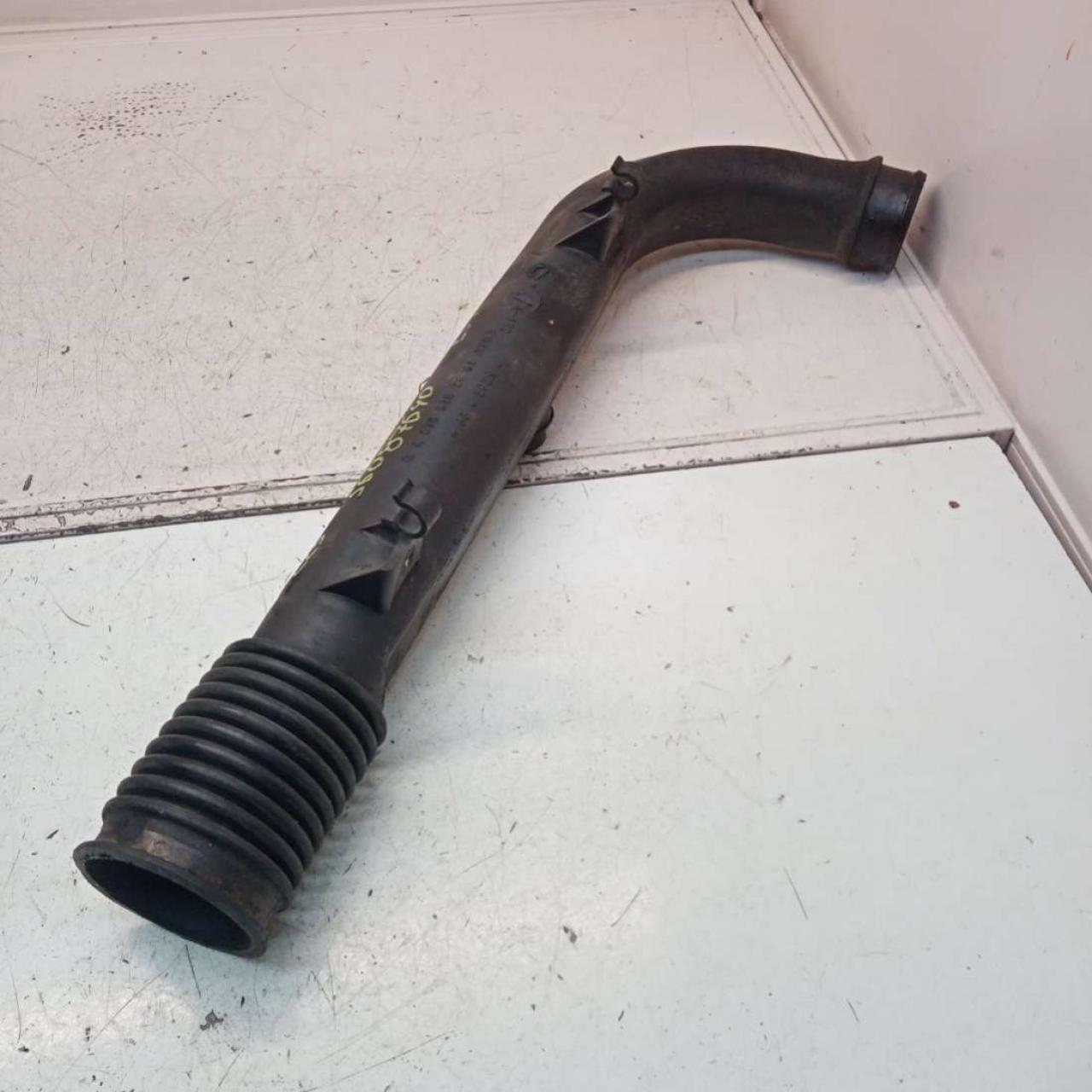 патрубок воздушного фильтра Mercedes-Benz Vito W638 2001, 2.2 л., OM 611.980, дизель, МКПП, микроавтобус, A6385282482 - фото №1